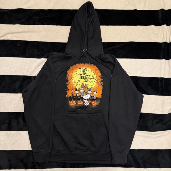 Peanuts Snoopy Halloween Hoodie Trick Or Treat- Unisex - XL - Picture 1 of 6